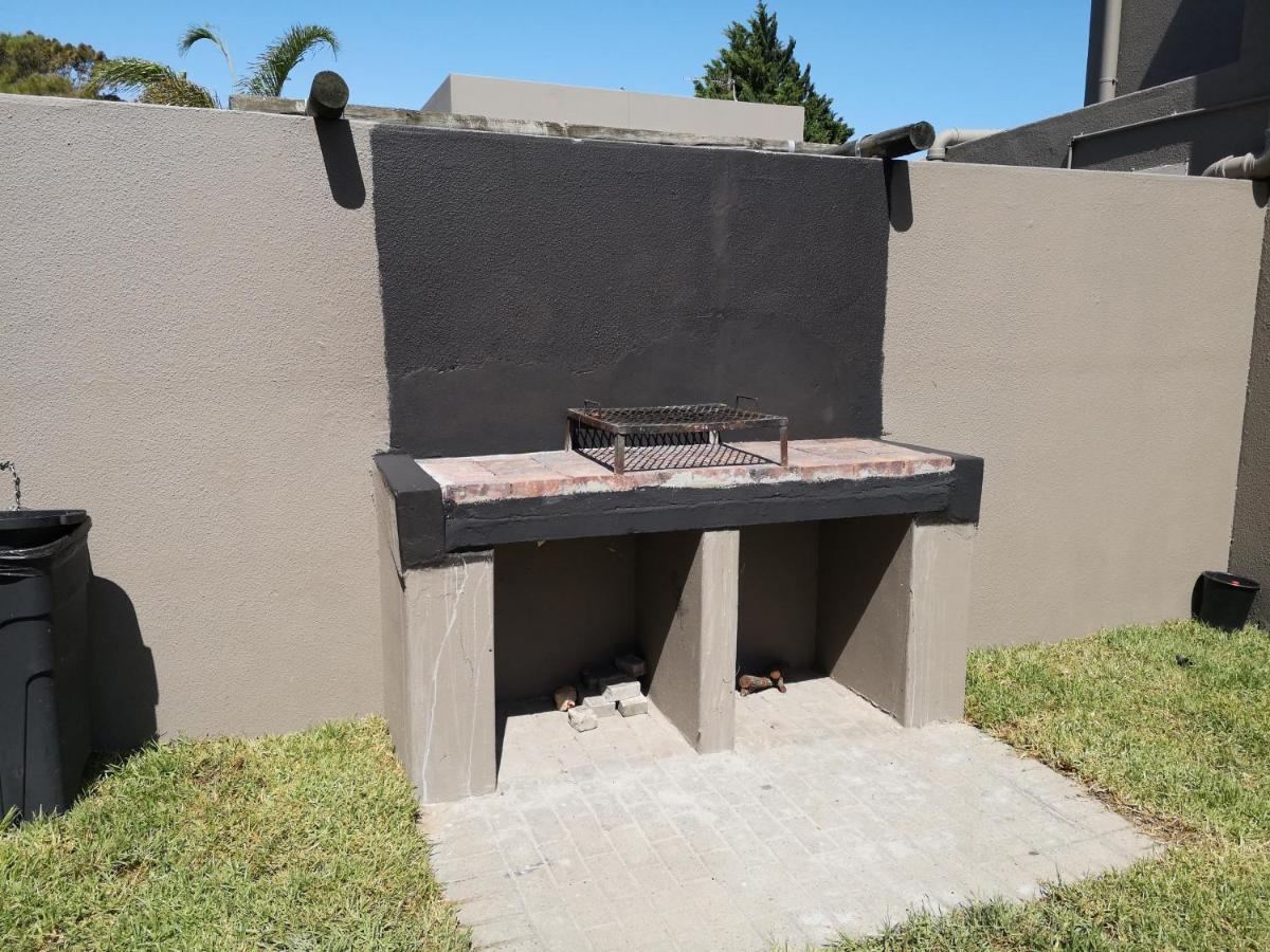 Smithland Guest Apartments Cape Town Bellville Eksteriør bilde